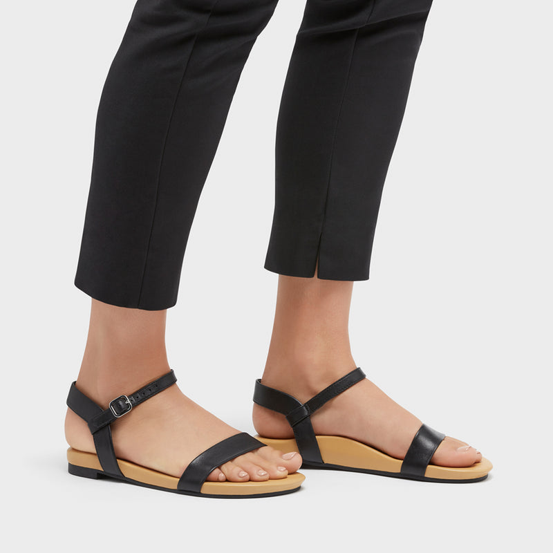 Willow arch support sandals model view